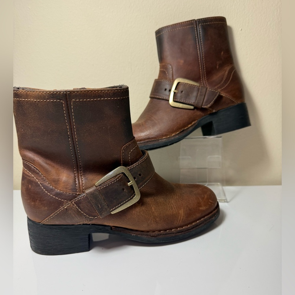 Clarks Boots Brown Distressed Leather Zip Boots Womens Size 5 M NEW
